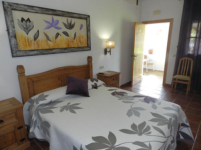 Hostal Las Acacias Los Canos De Meca Zewnętrze zdjęcie